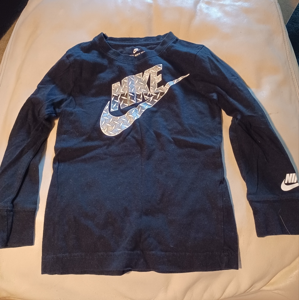 Nike long sleeve t-shirt